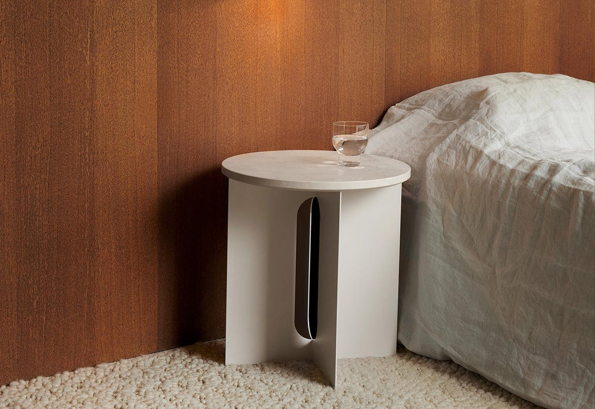 Androgyne side table deals