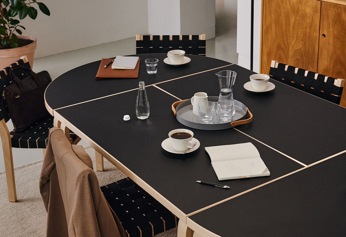 Aalto Table Half-Round, Alvar aalto, Artek