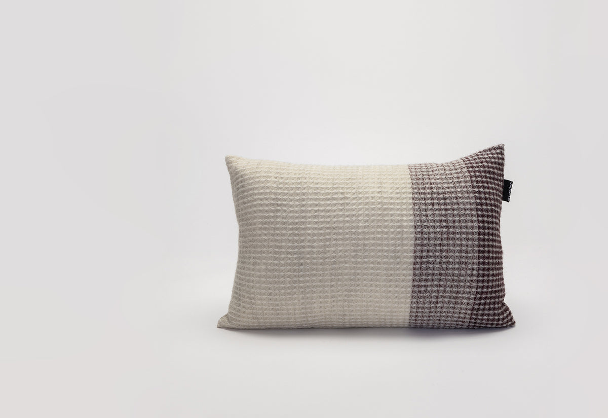 Jammit Cushion, Bonden