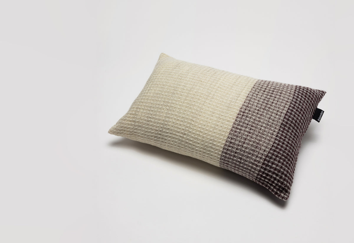Jammit Cushion, Bonden