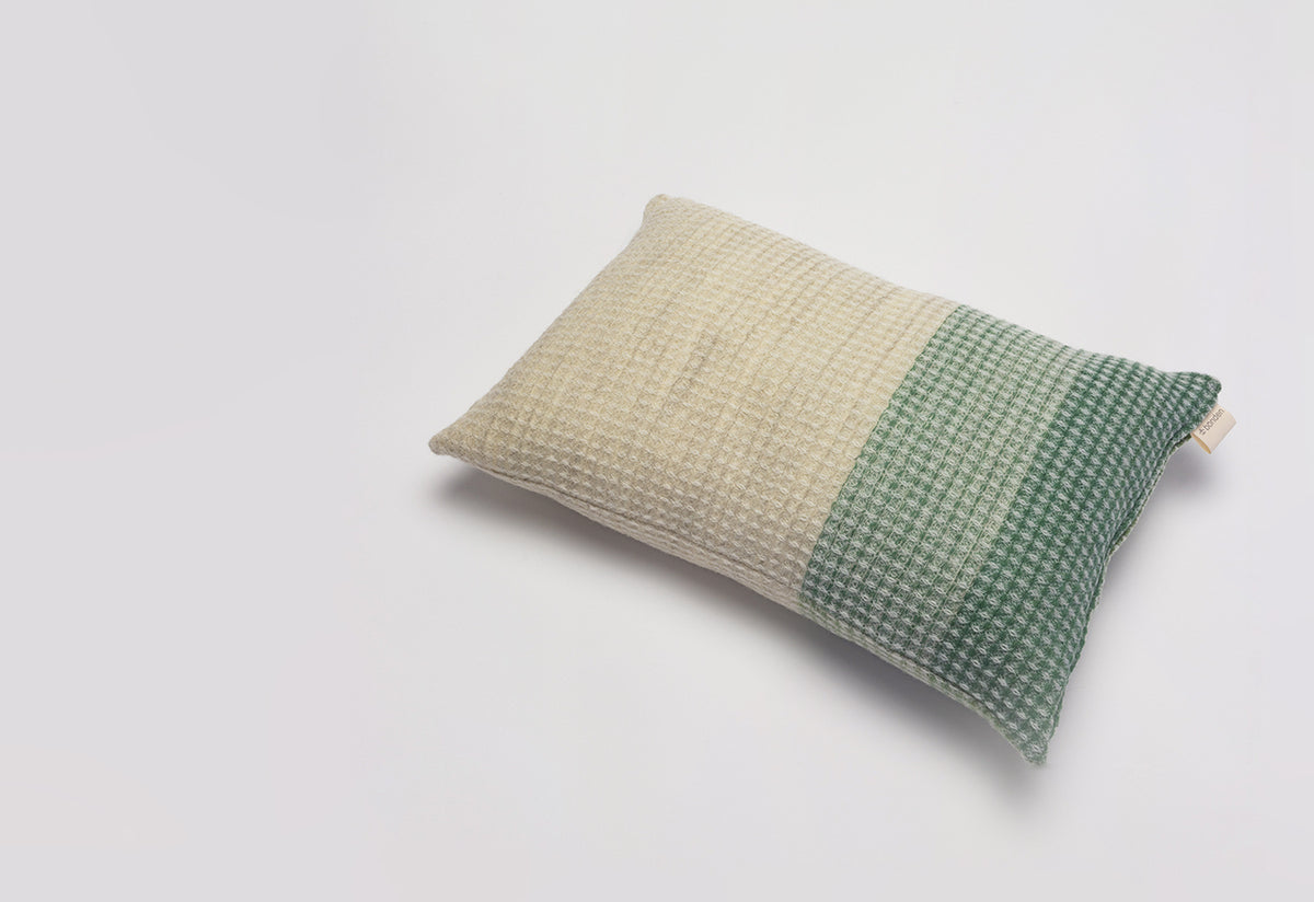 Jammit Cushion, Bonden