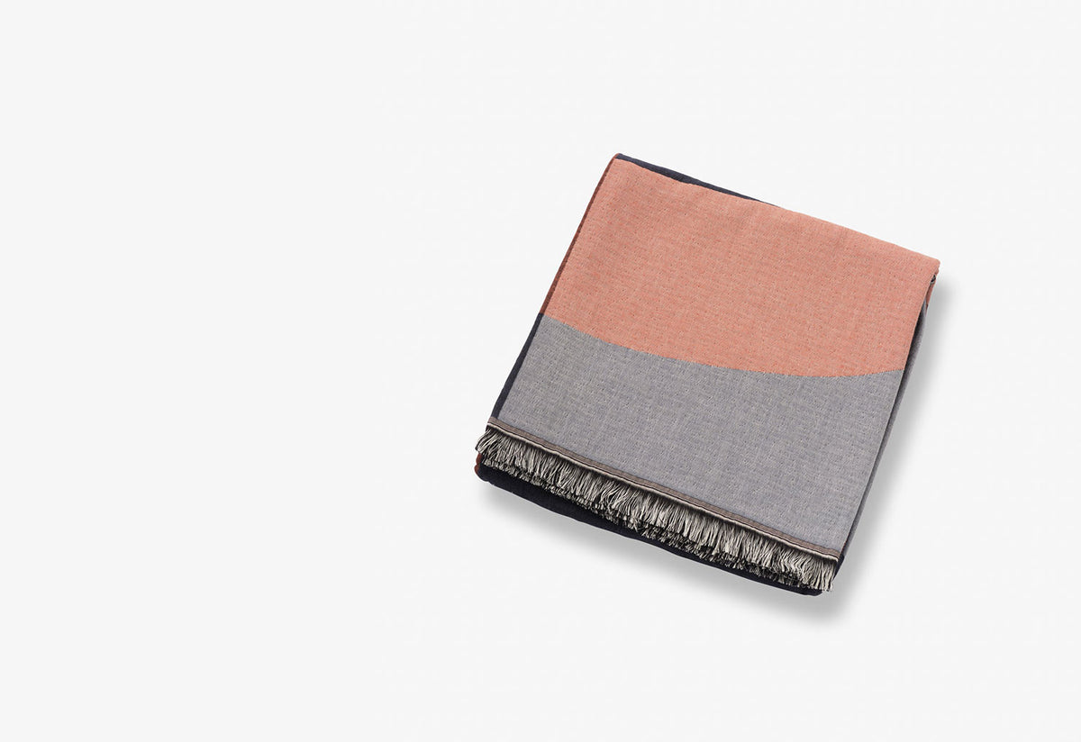 Eclipse Throw, Charlotte lancelot, Case furniture