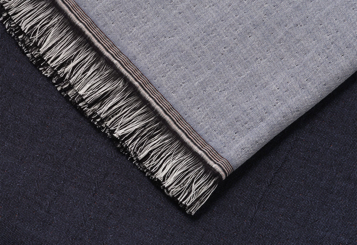 Eclipse Throw, Charlotte lancelot, Case furniture