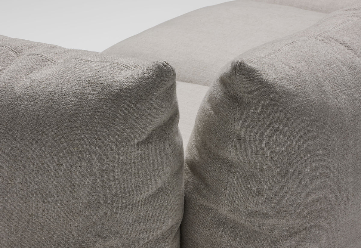 Pillo Four-Seat Sofa, Willo perron, Knoll