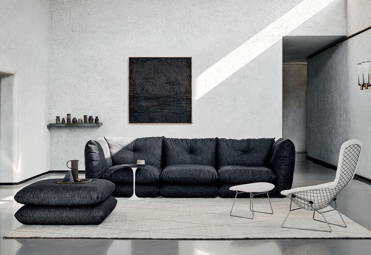 Pillo Three-Seat Sofa, Willo perron, Knoll
