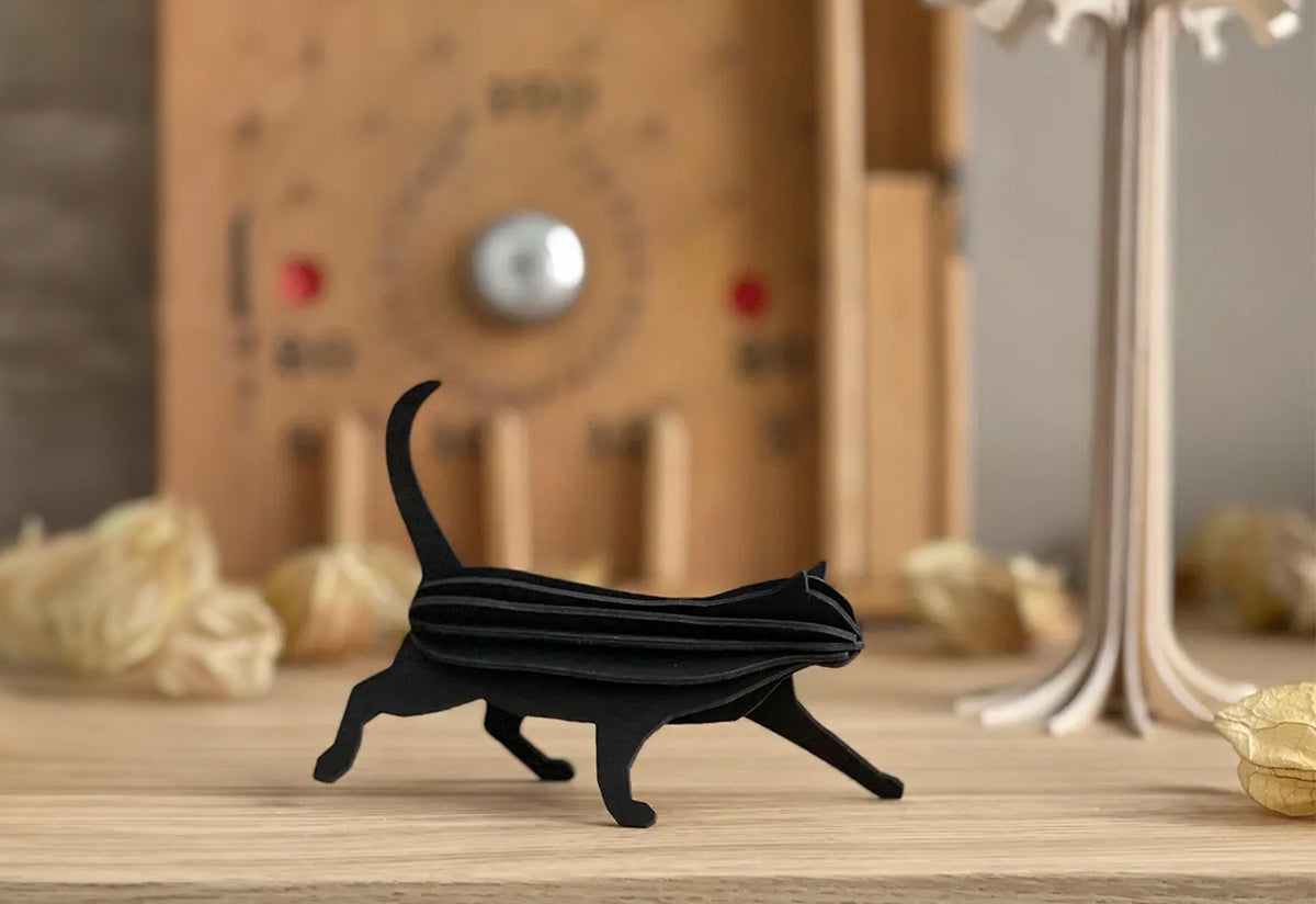 Cat Decoration, Lovi