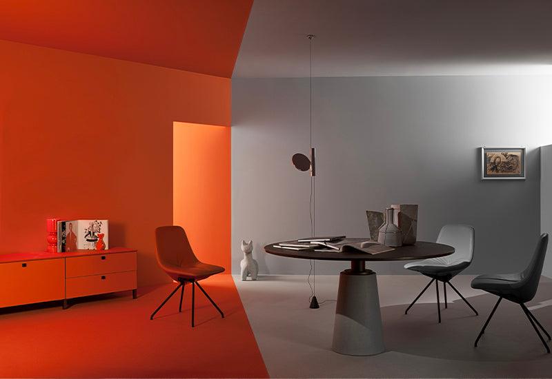 The Ok floor/pendant light in black placed in a split coloured room.