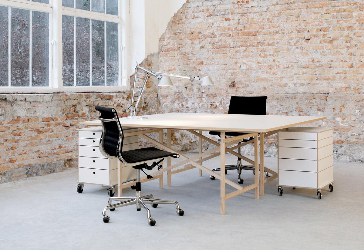 Egon Dining Table, Franz volhard, Nils holger moormann