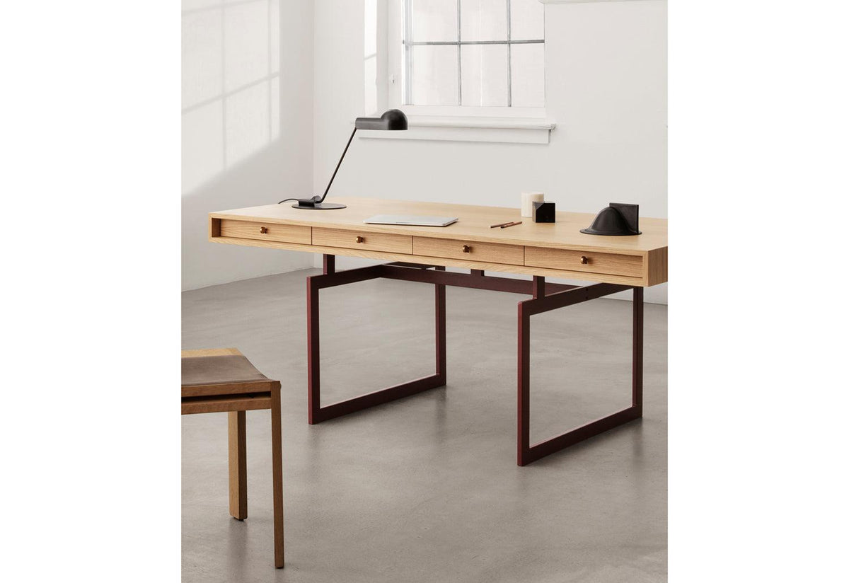 Office Desk, Bodil kjaer, Karakter