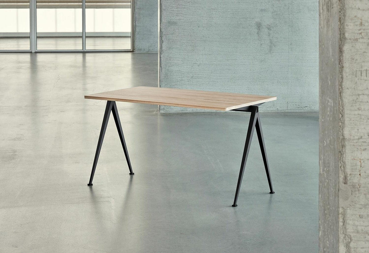 Pyramid desk deals hay