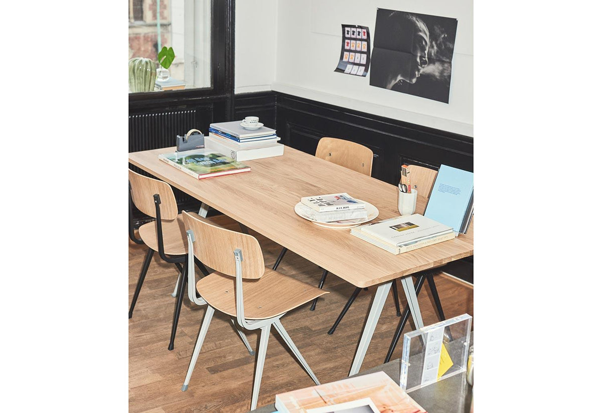 Hay pyramid table deals