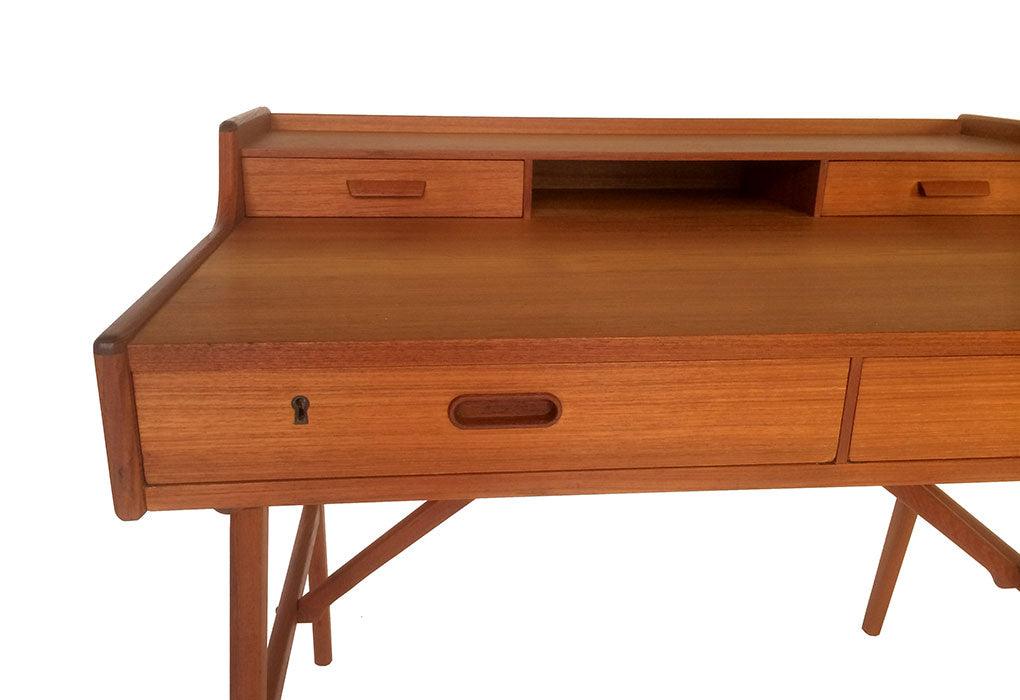 Model 64 desk | 1961