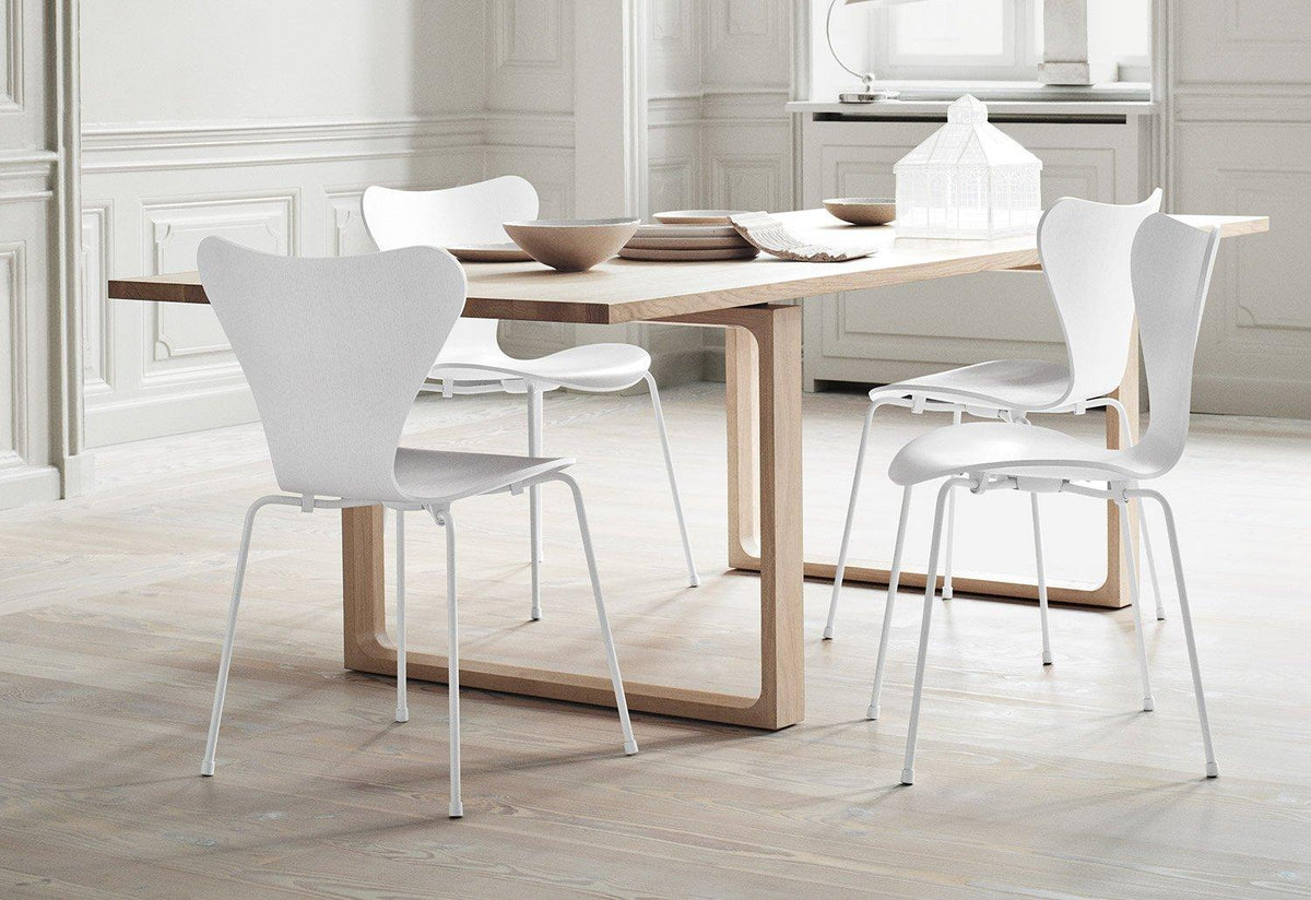 Fritz Hansen Essay table twentytwentyone