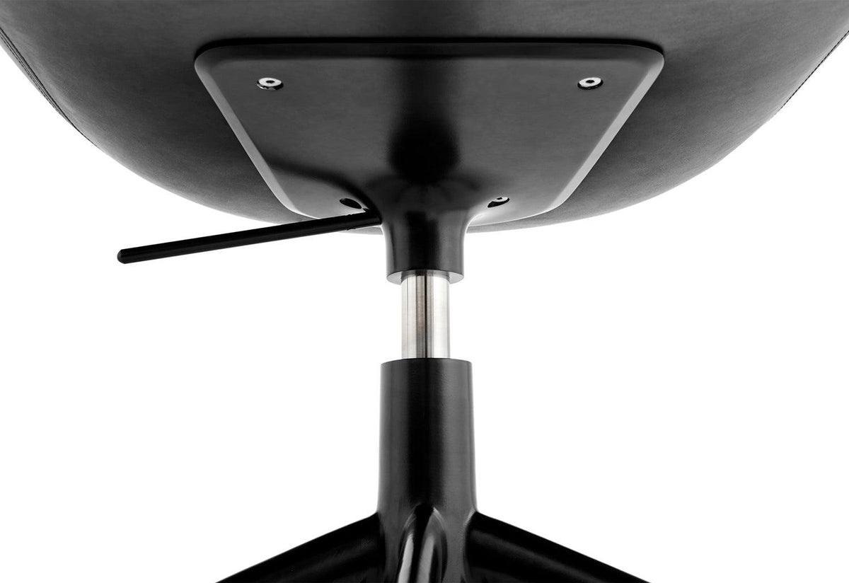 AAC 153 Chair, Hee welling, Hay