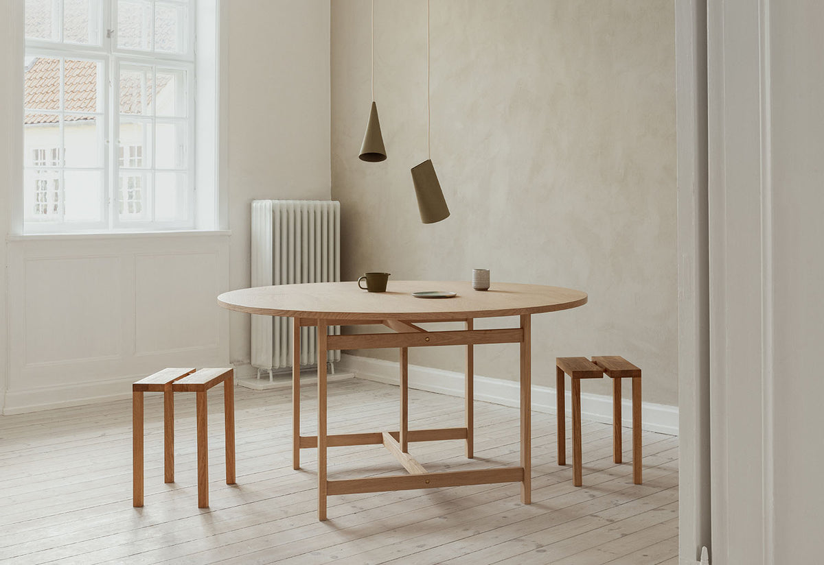 Round Dining Table, Moebe