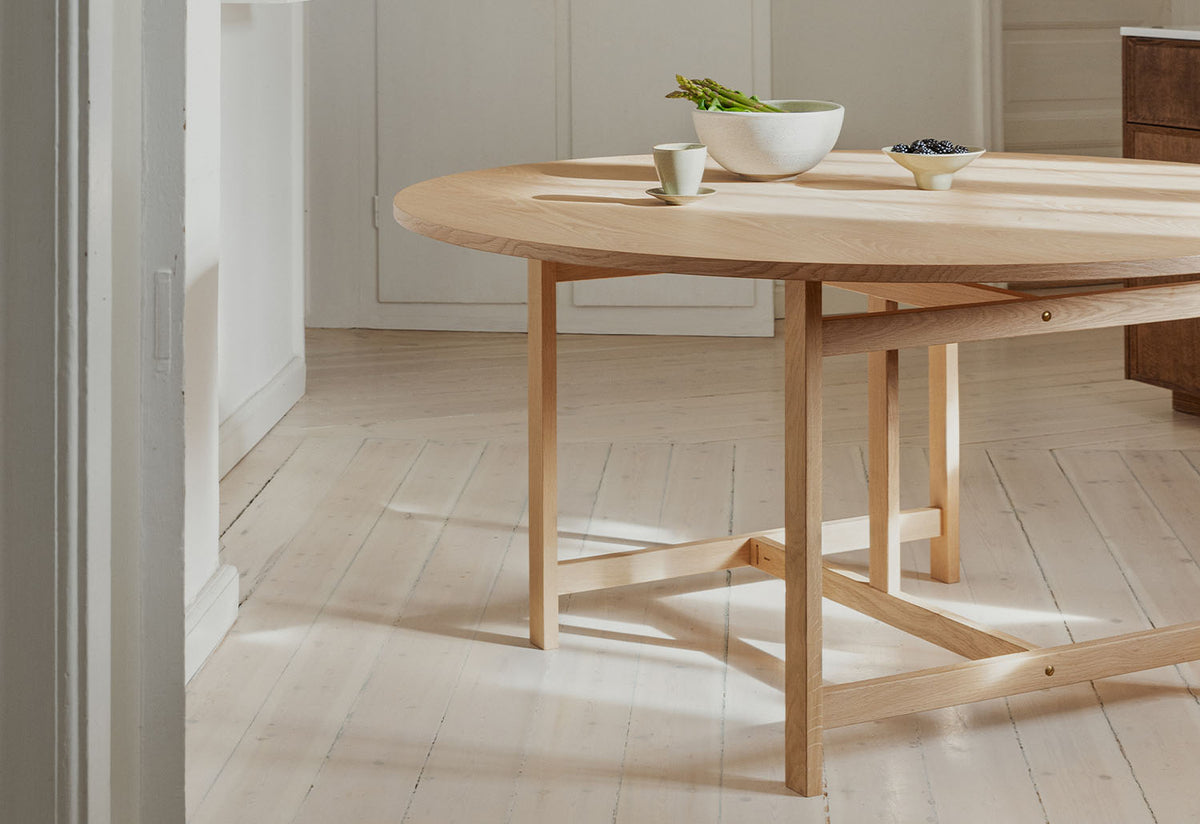 Round Dining Table, Moebe