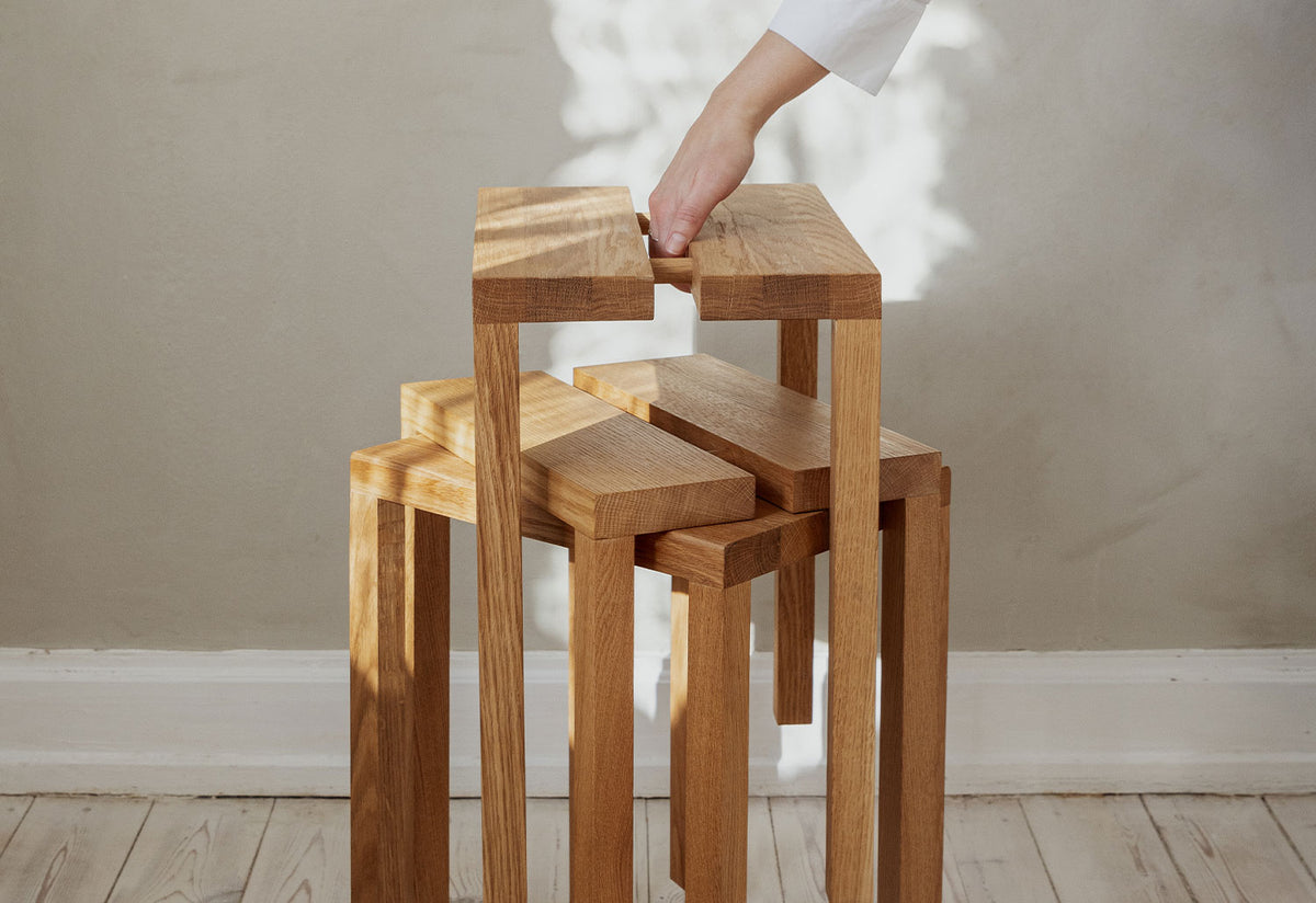 Peg Stool, Moebe