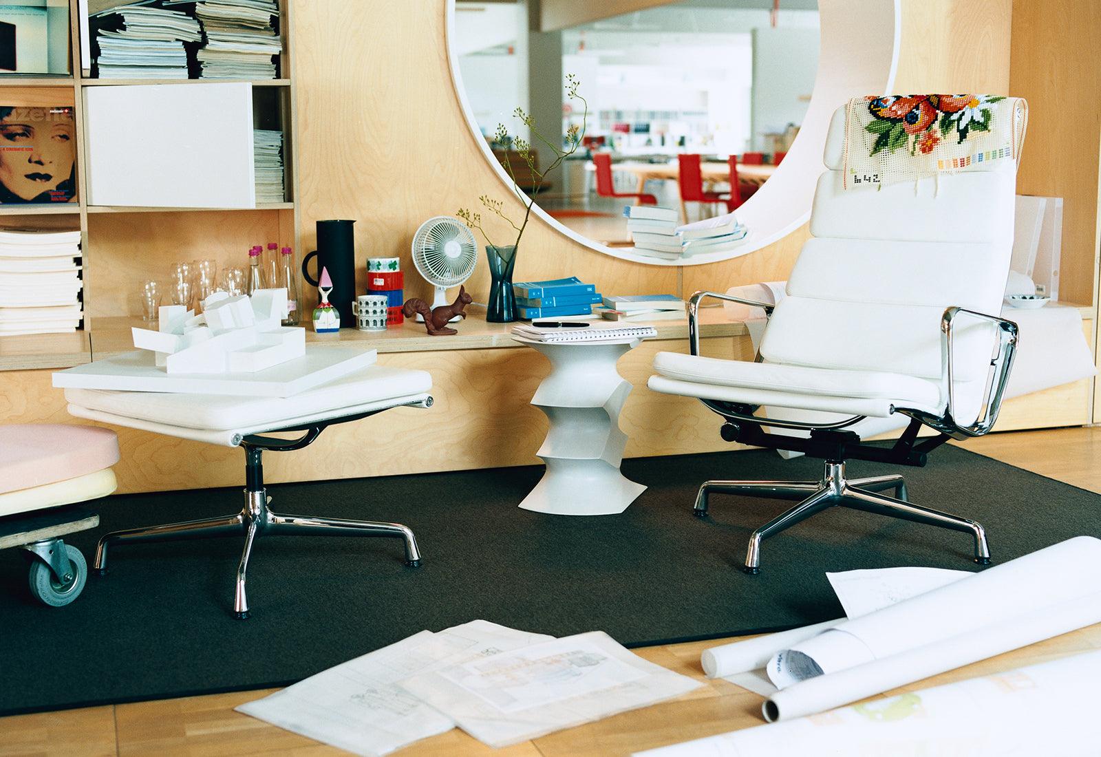 Eames EA 222 Chair