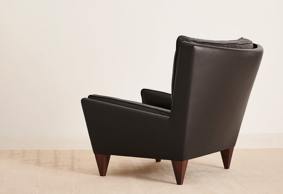 V11 Lounge Chair, Illum wikkelsø, Gubi