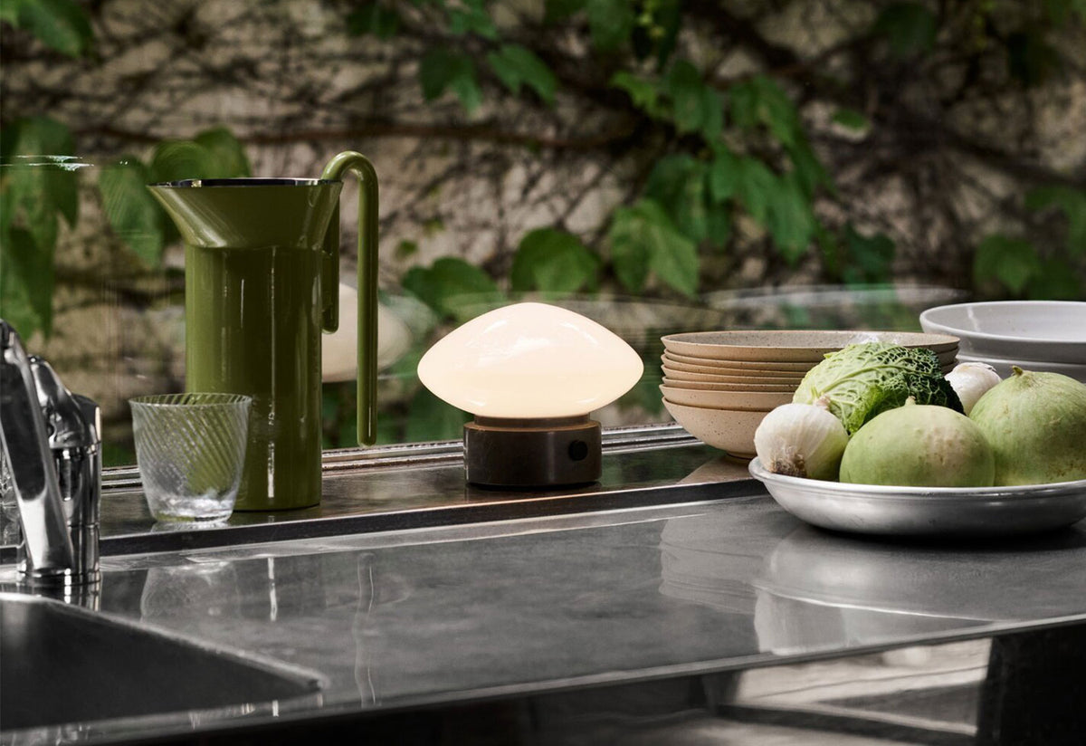 Momento Jug, Jamie hayon, Andtradition