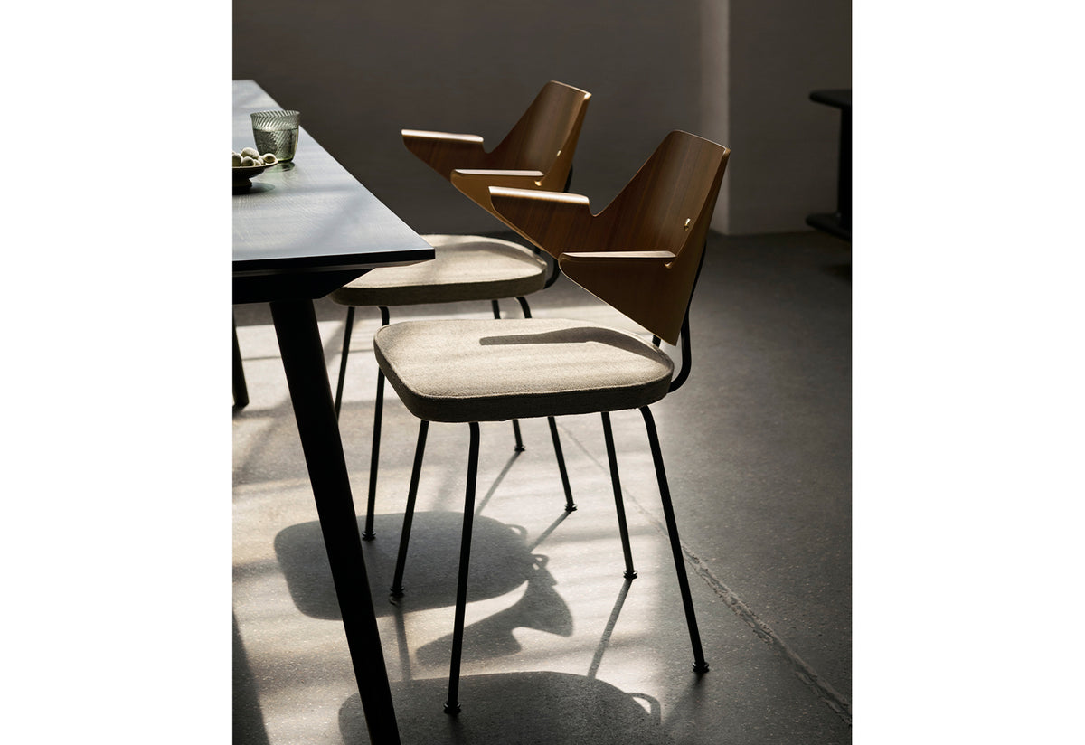 RFH Armchair, Robin day, Andtradition