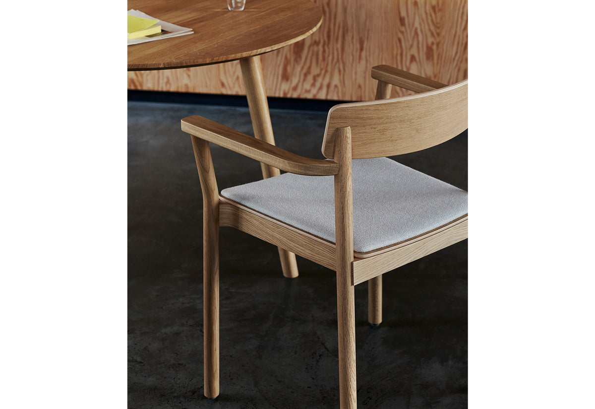 Betty Armchair, Thau and kallio, Andtradition