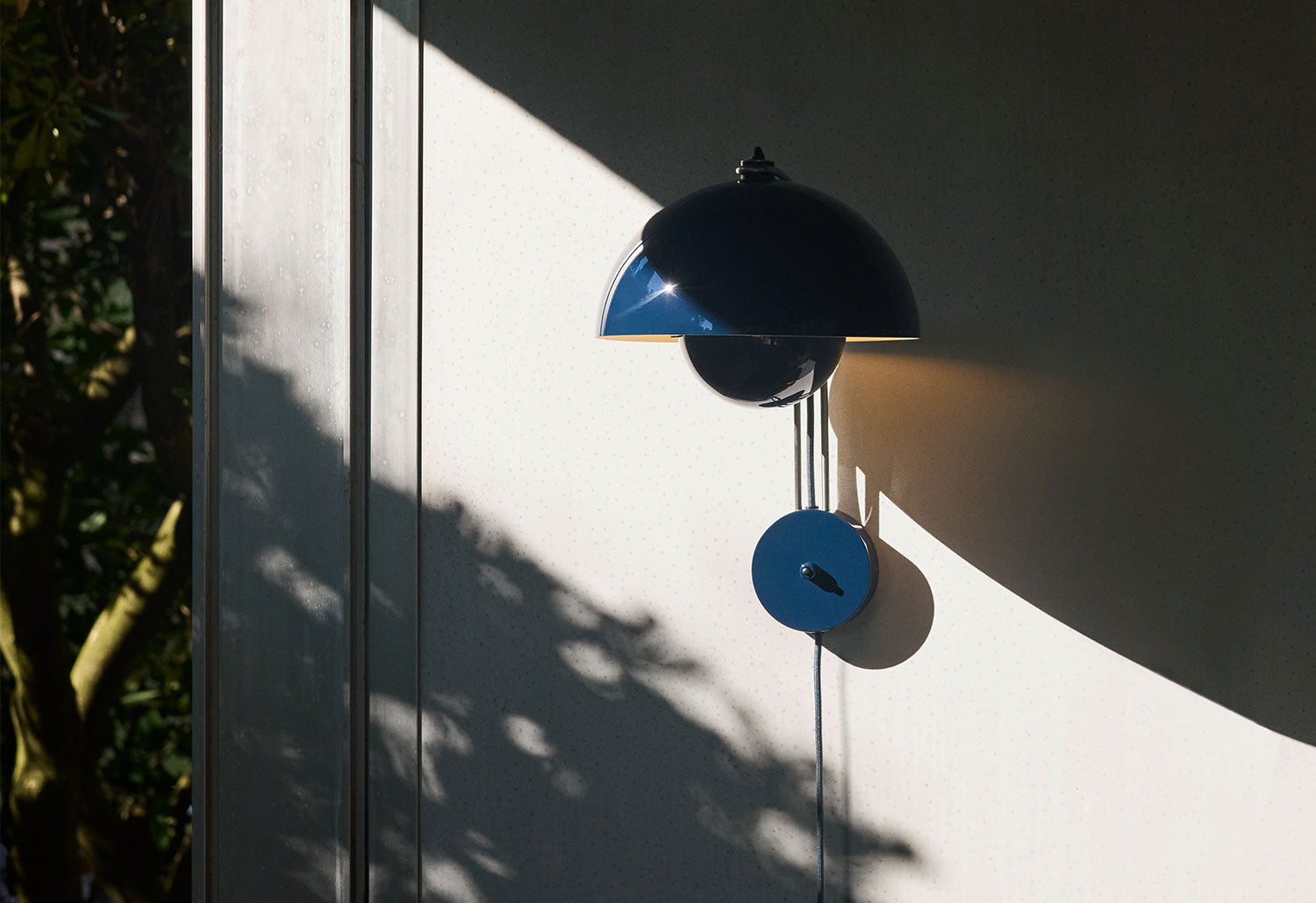 &Tradition Flowerpot Wall Light | VP8 | twentytwentyone