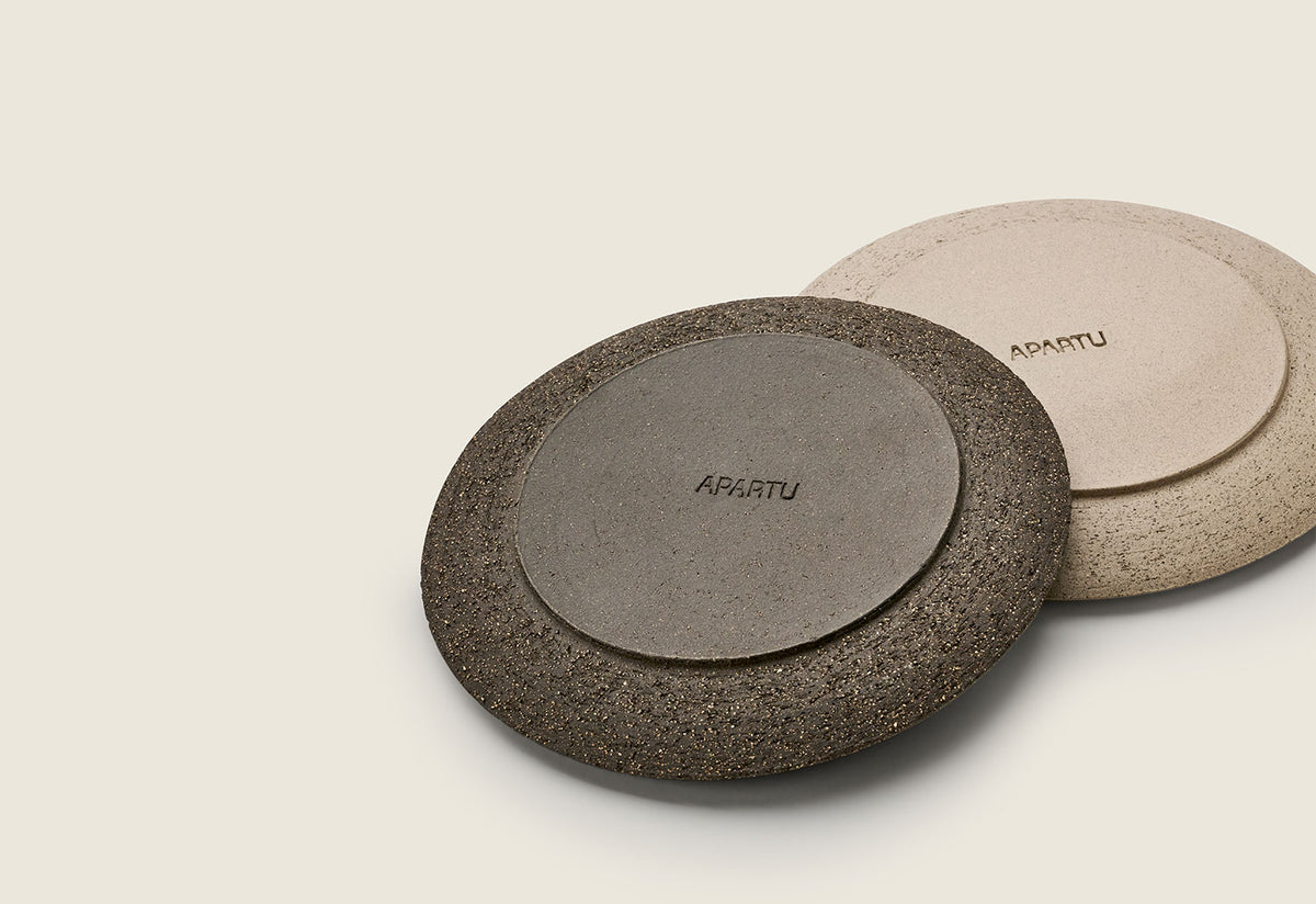 Chamotte Plate, Apartu