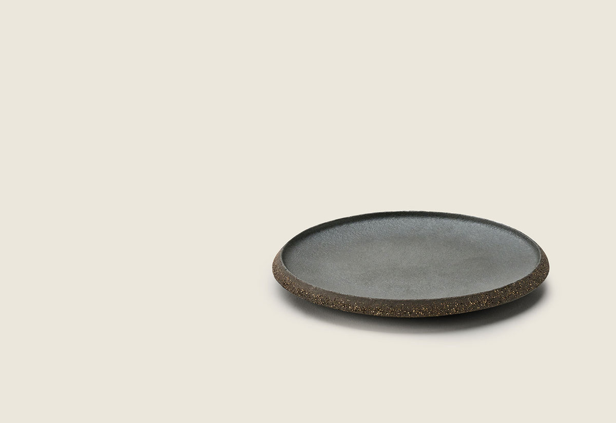Chamotte Plate, Apartu