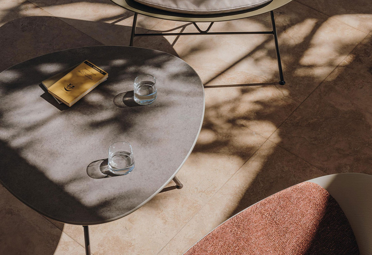 Leaf Outdoor Table | Triangle, Lievore altherr molina, Arper