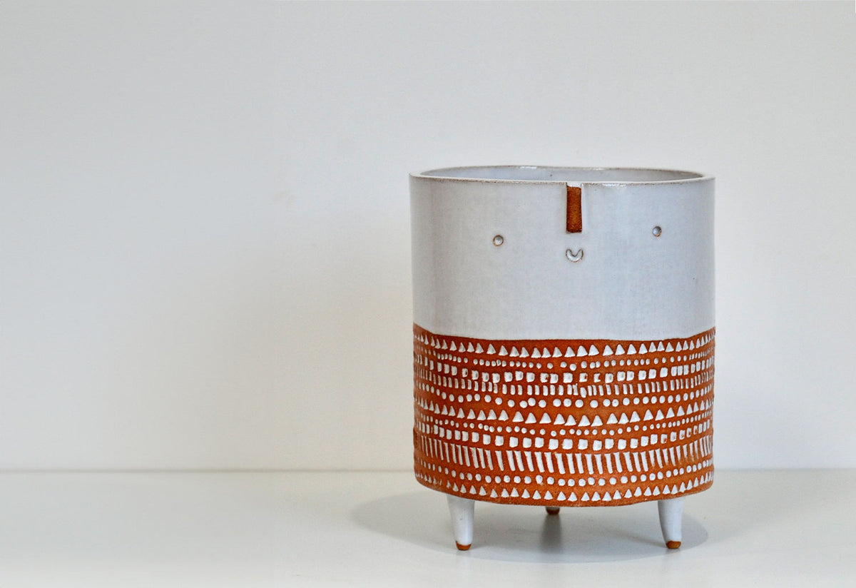 Bare Clay Stamped Tripod Pot, Stella baggot, Atelier stella