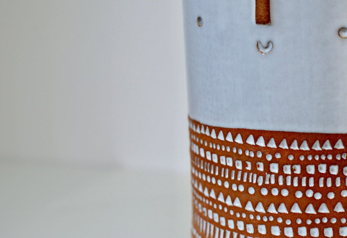 Bare Clay Stamped Tripod Pot, Stella baggot, Atelier stella