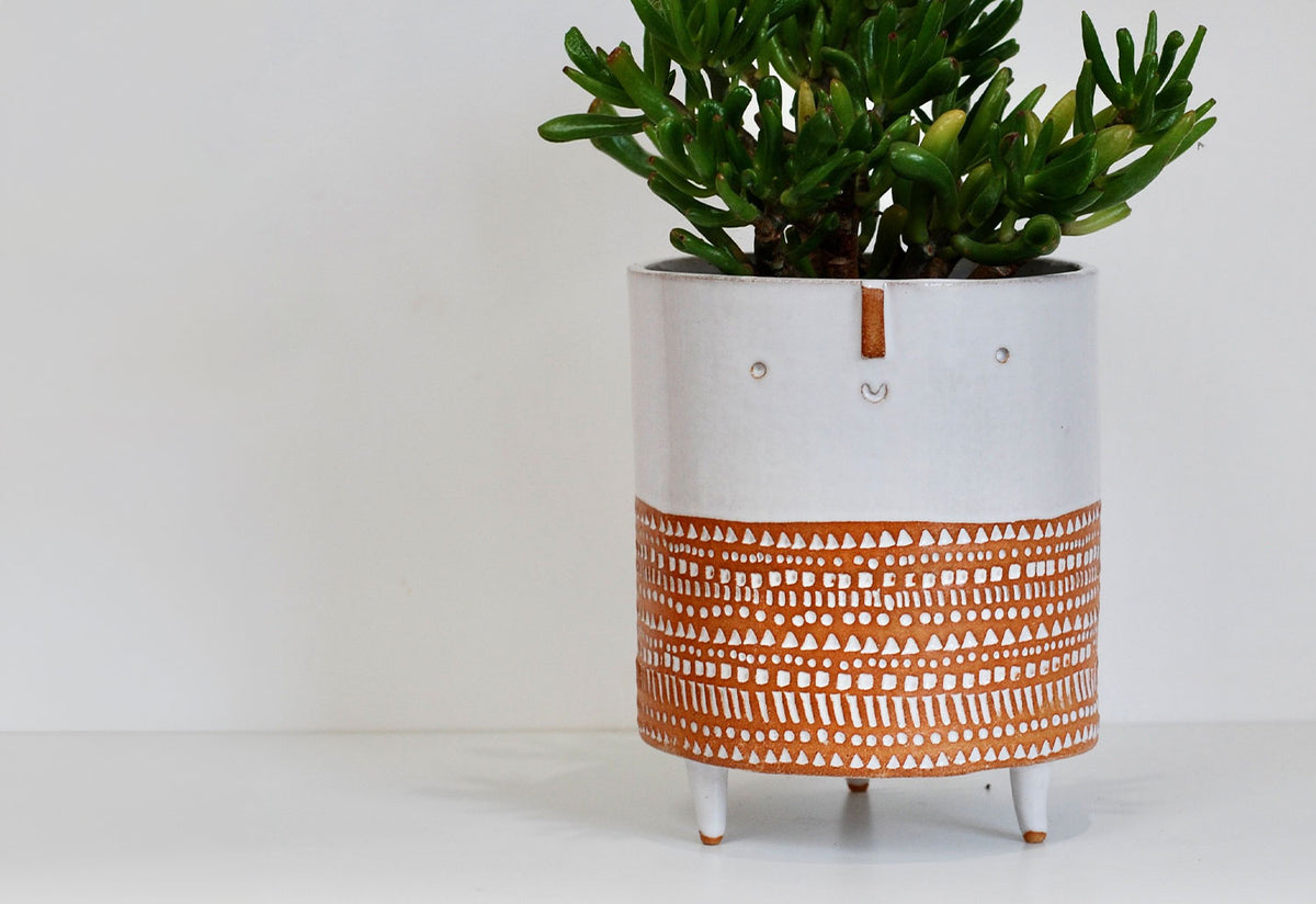 Bare Clay Stamped Tripod Pot, Stella baggot, Atelier stella