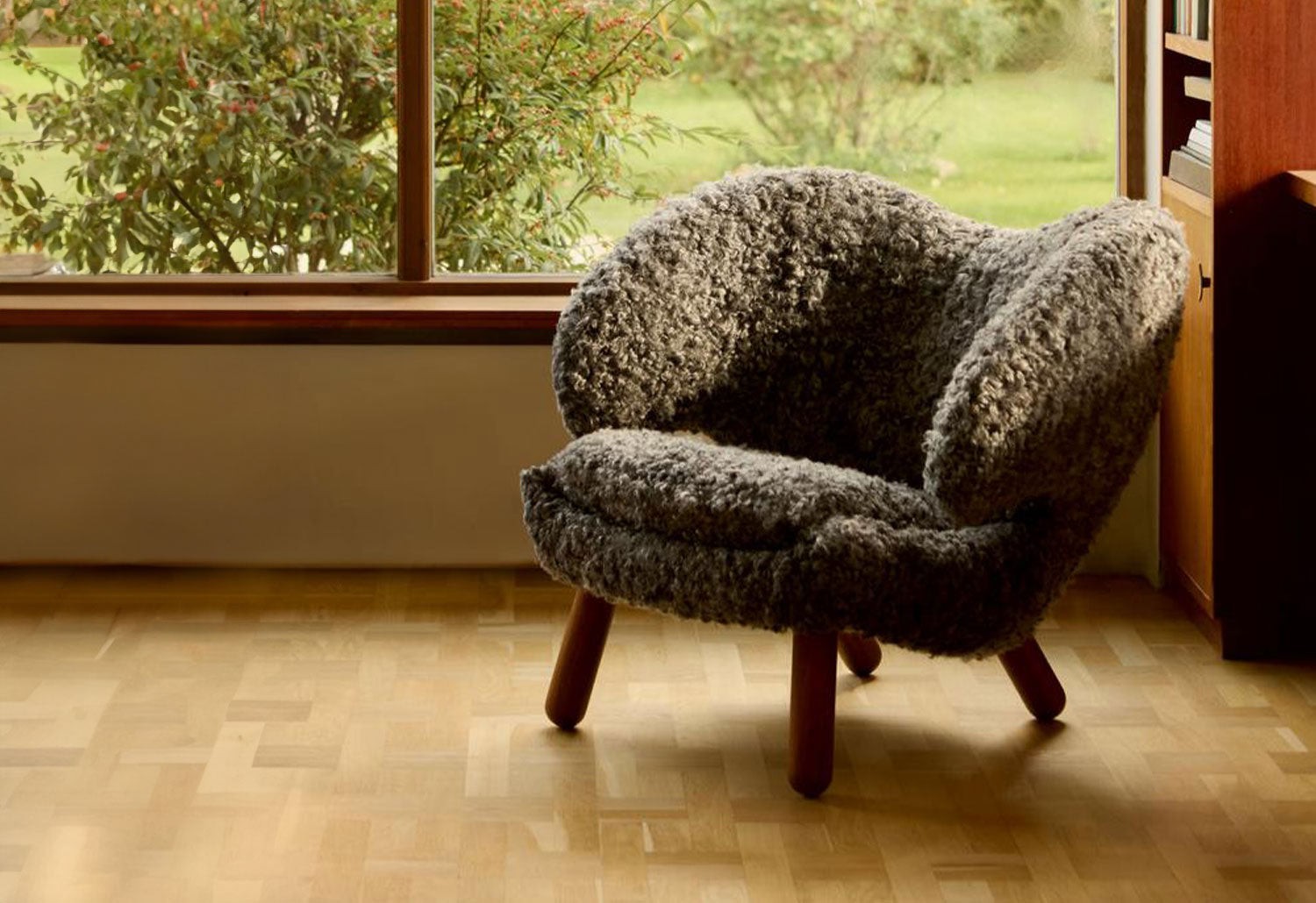 House of Finn Juhl Pelican Chair Gotland Sheepskin twentytwentyone