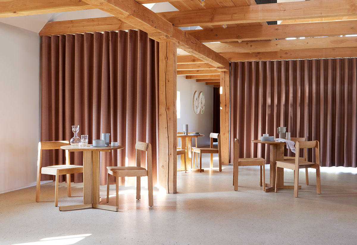 Trefoil Round Table 3 Legs, Herman studio, Form and refine