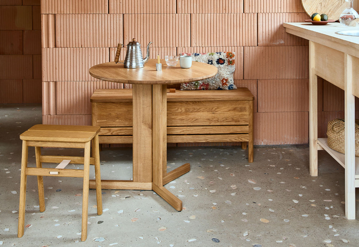 Trefoil Round Table 3 Legs, Herman studio, Form and refine