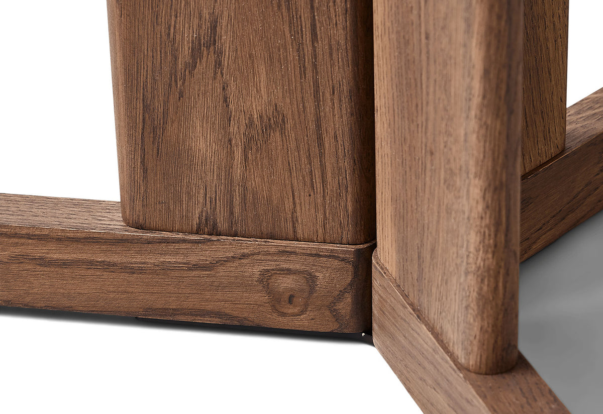 Trefoil Round Table 3 Legs, Herman studio, Form and refine