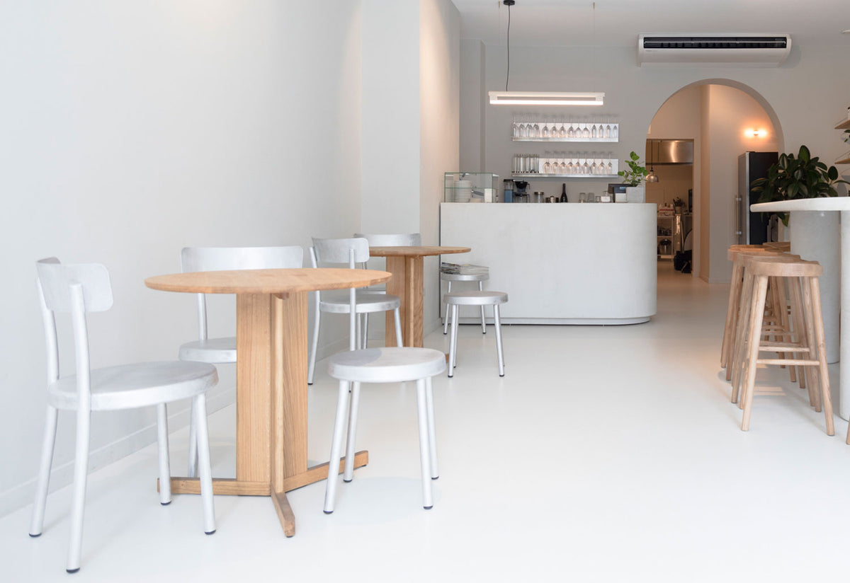 Trefoil Round Table 3 Legs, Herman studio, Form and refine