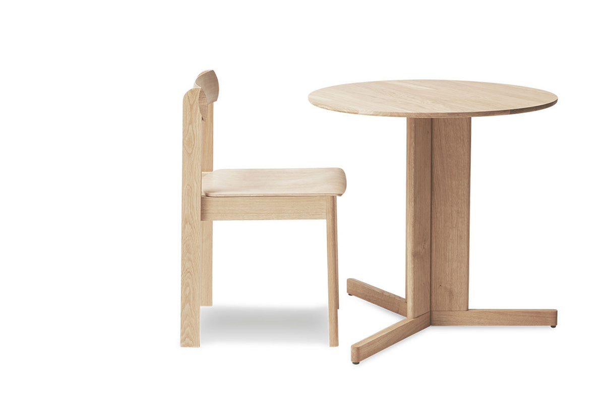 Trefoil Round Table 3 Legs, Herman studio, Form and refine