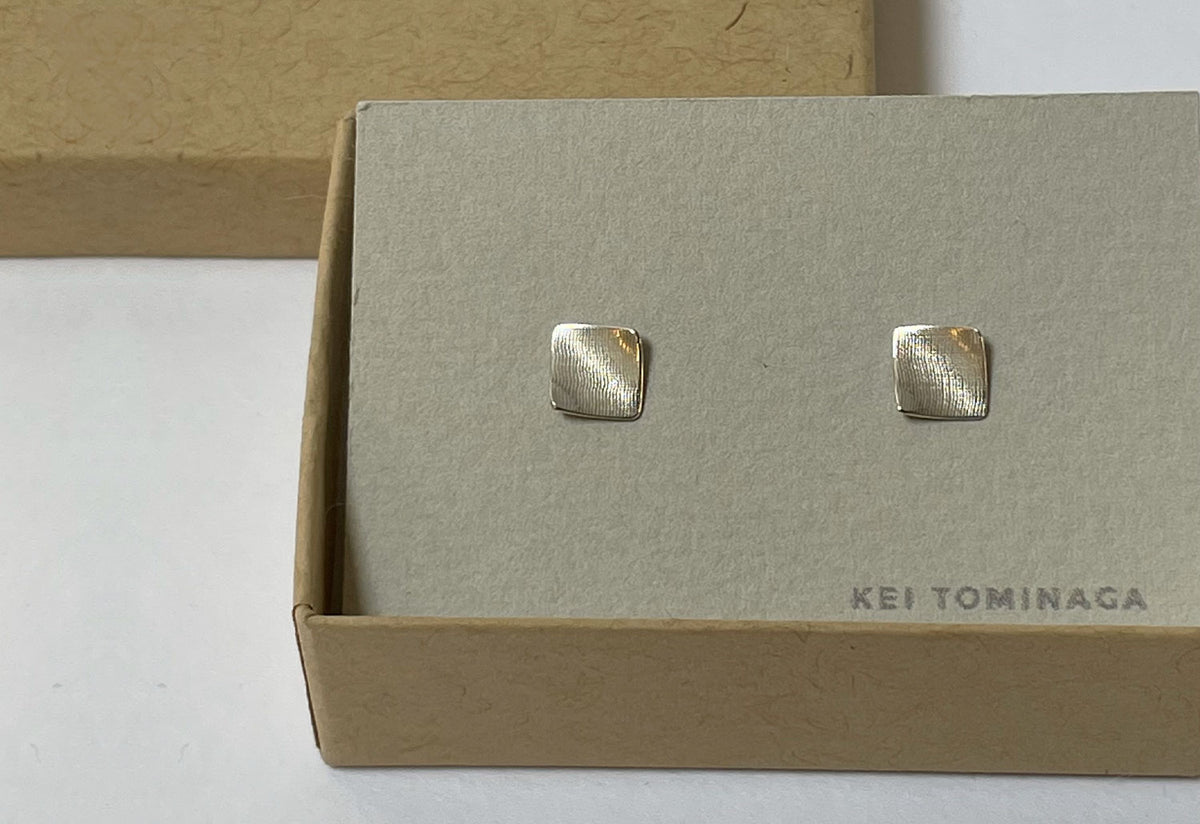 Point 4 Stud Earrings | Curved Square, Kei tominaga