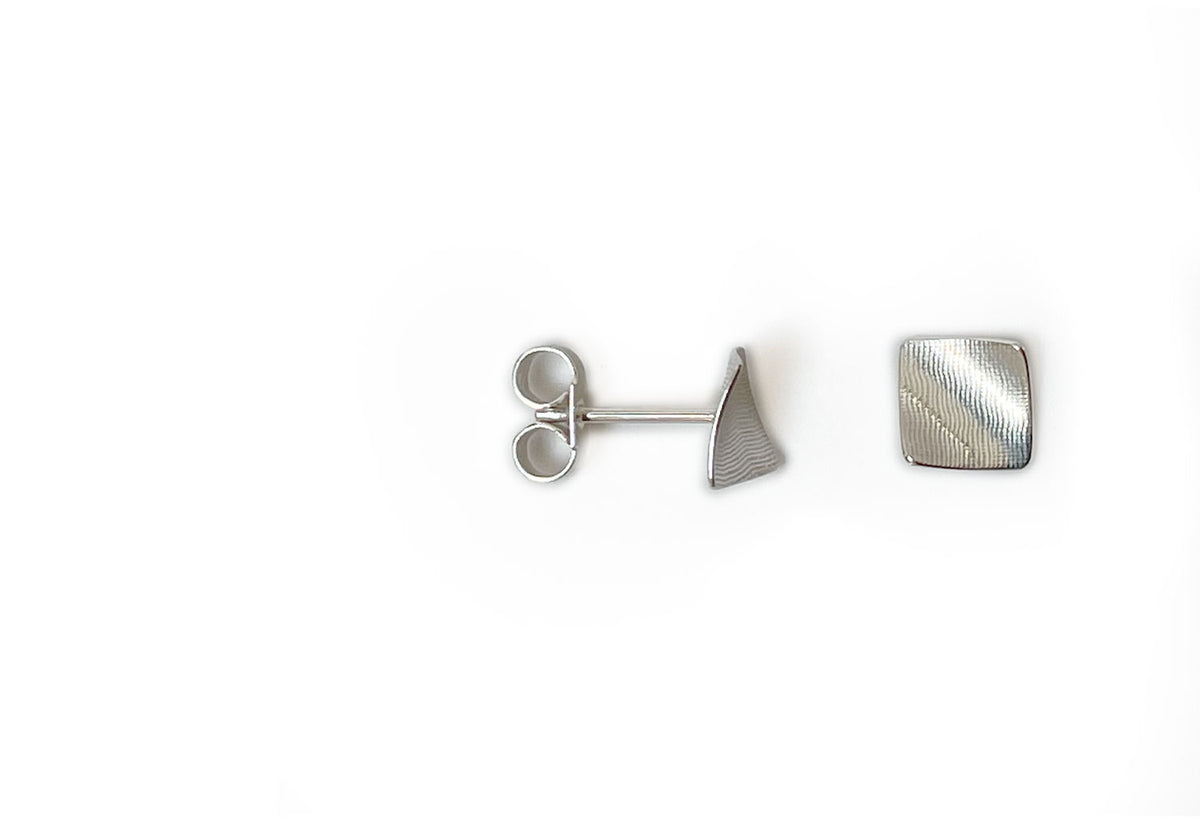 Point 4 Stud Earrings | Curved Square, Kei tominaga
