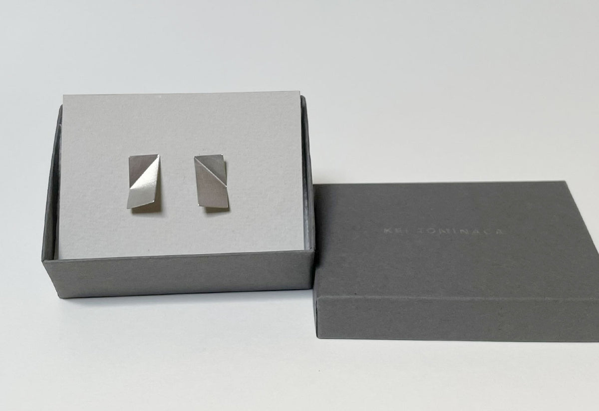 Short Rectangle Bent Earrings, Kei tominaga
