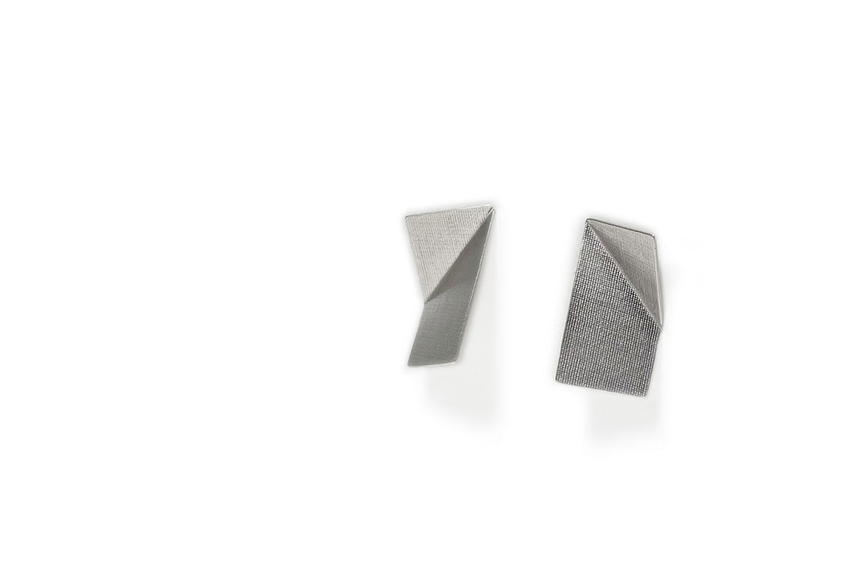Short Rectangle Bent Earrings, Kei tominaga