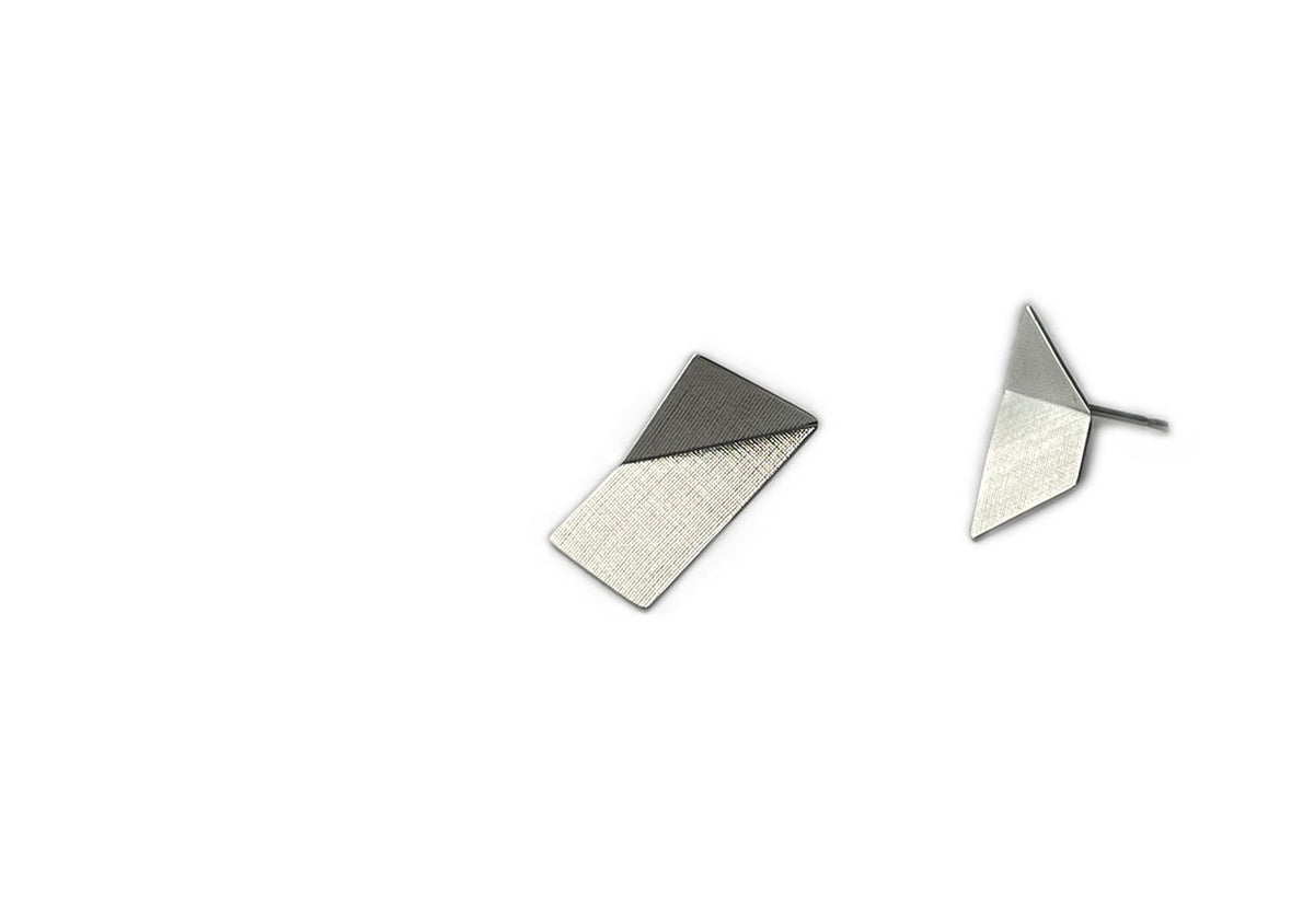 Short Rectangle Bent Earrings, Kei tominaga