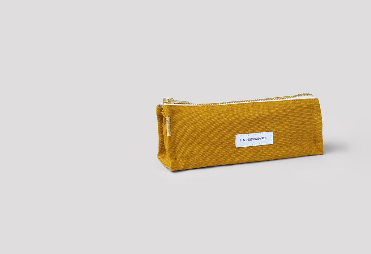 Pencil Case, Les pensionnaires