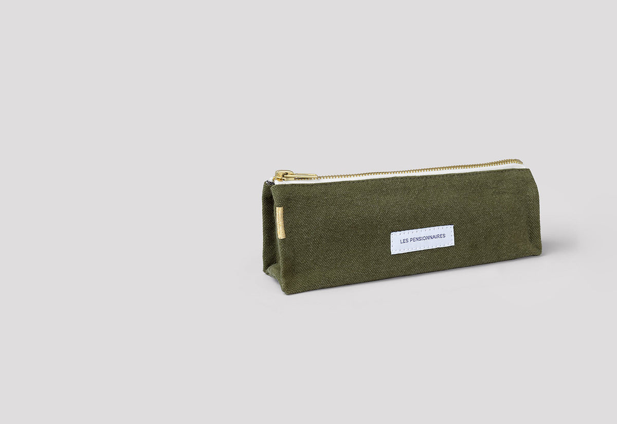 Pencil Case, Les pensionnaires