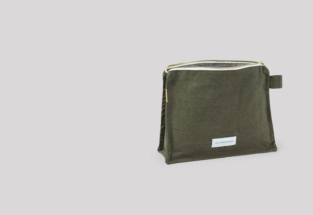 Toiletry Bag, Les pensionnaires