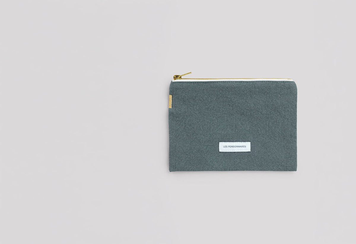 Zipped Pouch, Les pensionnaires