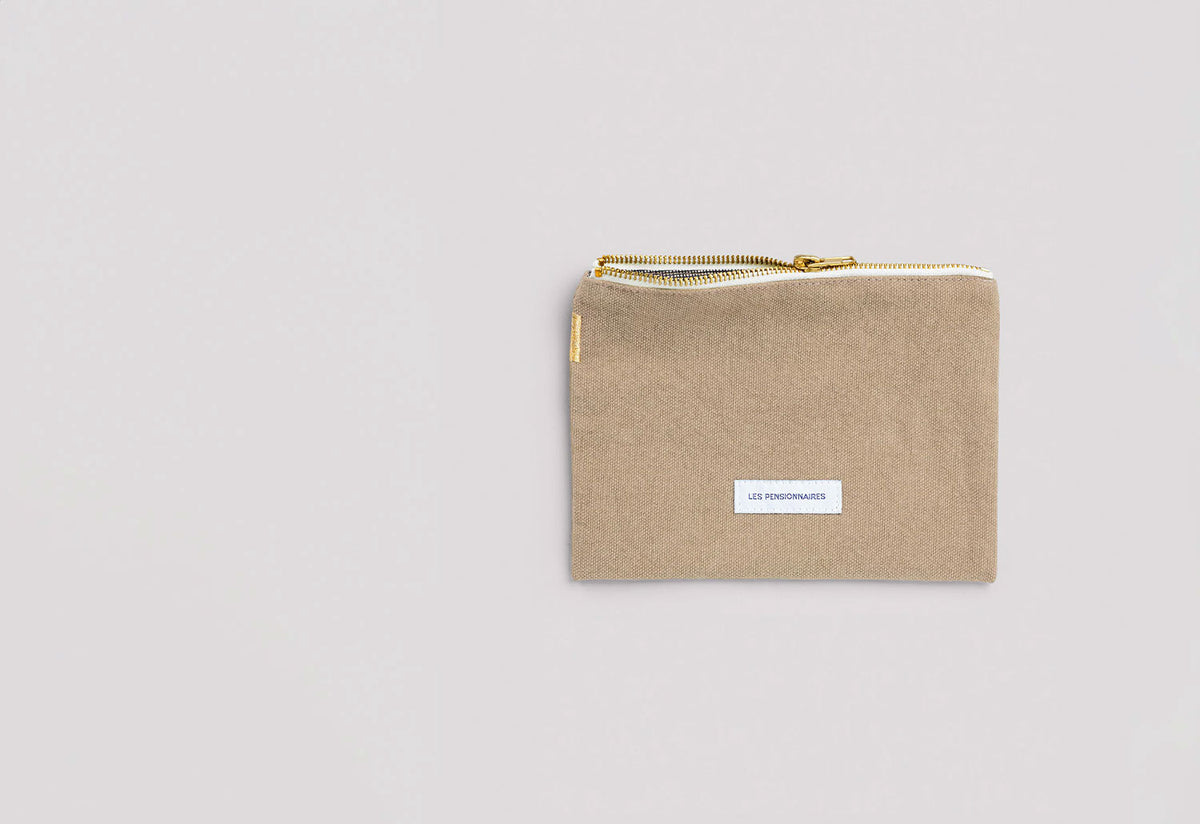 Zipped Pouch, Les pensionnaires