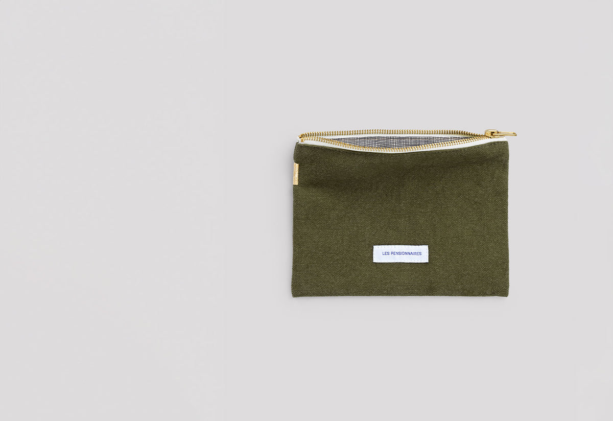 Zipped Pouch, Les pensionnaires